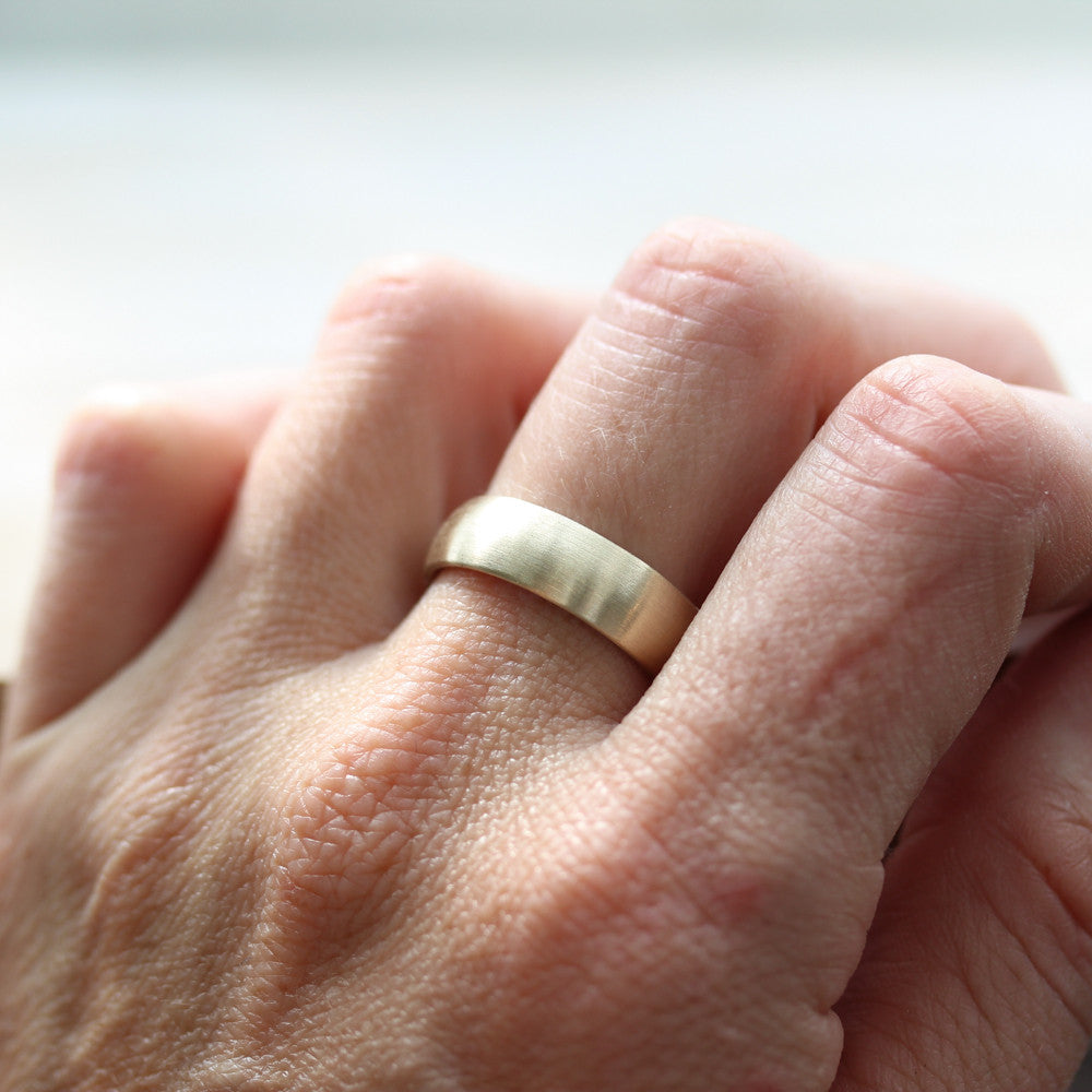 Compare + Contrast: Hand-carved Classic Band & Comfort Fit Classic Simple Band