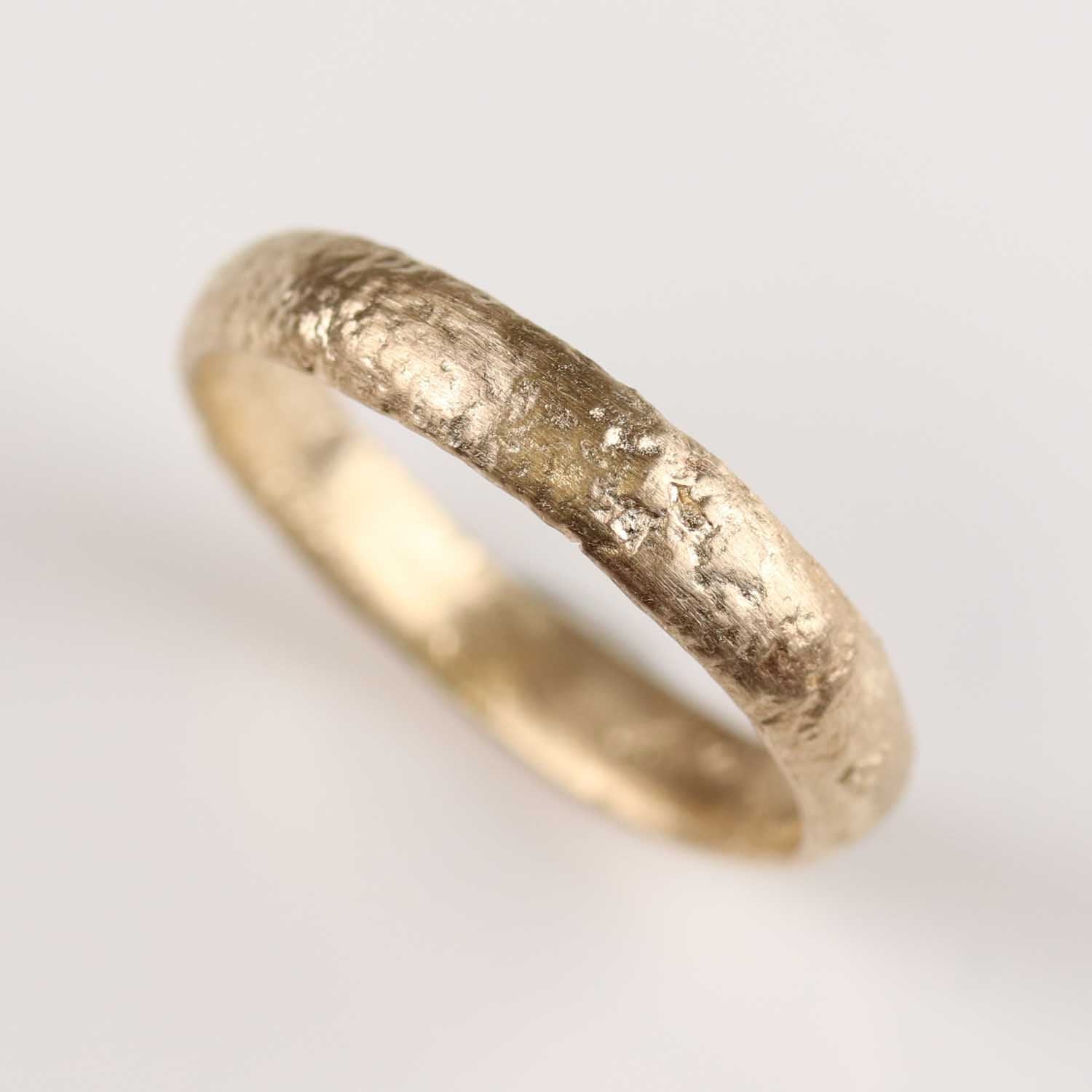 14k Yellow Gold 3mm Classic Ancient Band