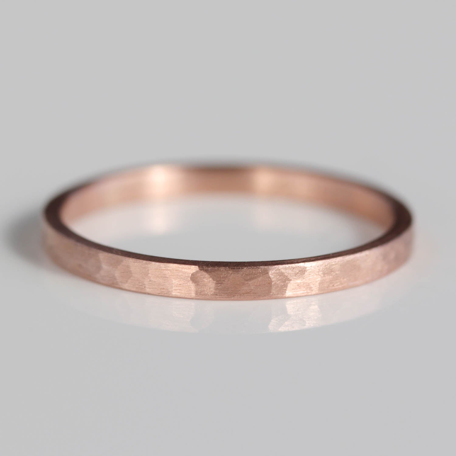 Slim Hammered Texture Flat Band •