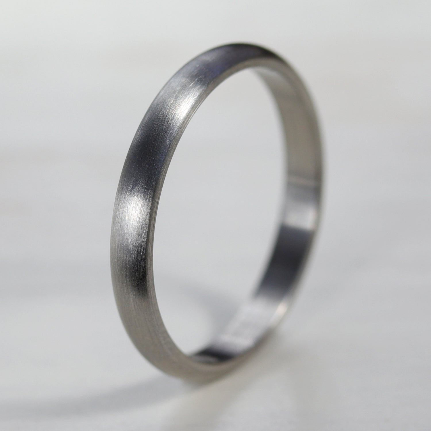 Narrow Classic Band Ring •