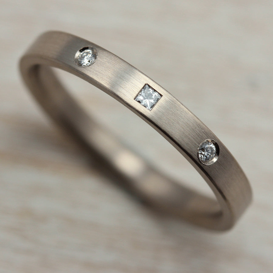 Flush Set Diamond Engagement Ring, Engagement Ring - Aide-mémoire Jewelry