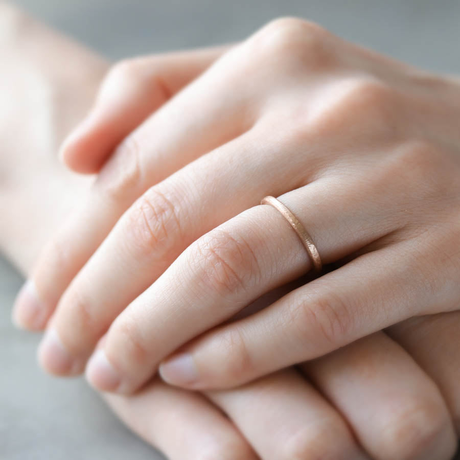 Hand-hewn Band, Women's Wedding Band - Aide-mémoire Jewelry