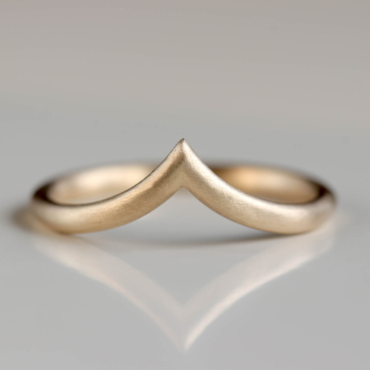 V Contour Band •