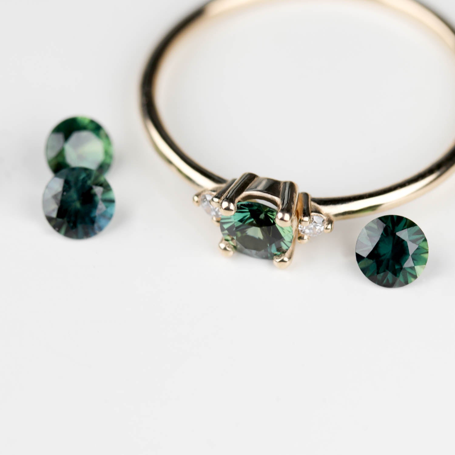 4mm Round Australian Sapphire - 100640