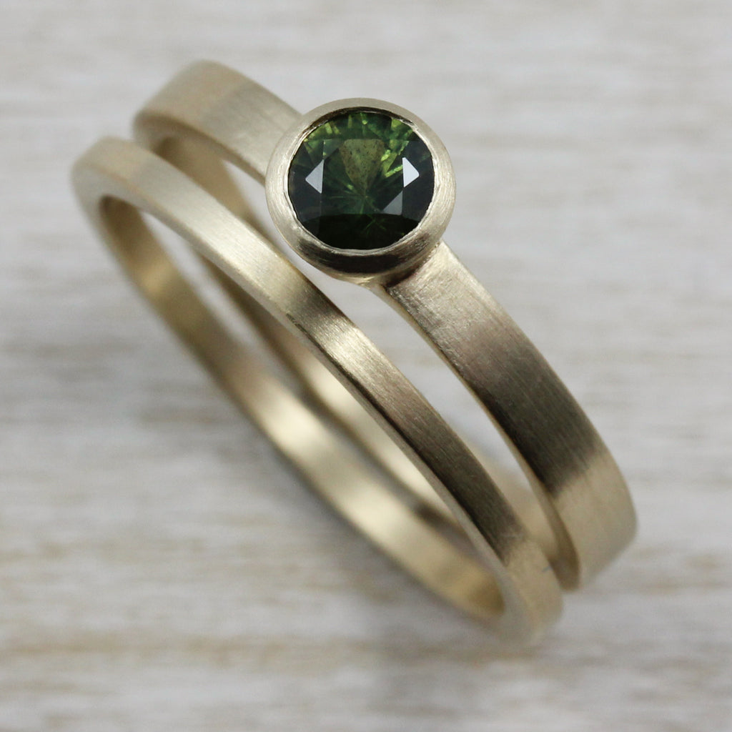 Olive Green Sapphire Solitaire in 14k Yellow Gold, Engagement Ring - Aide-mémoire Jewelry