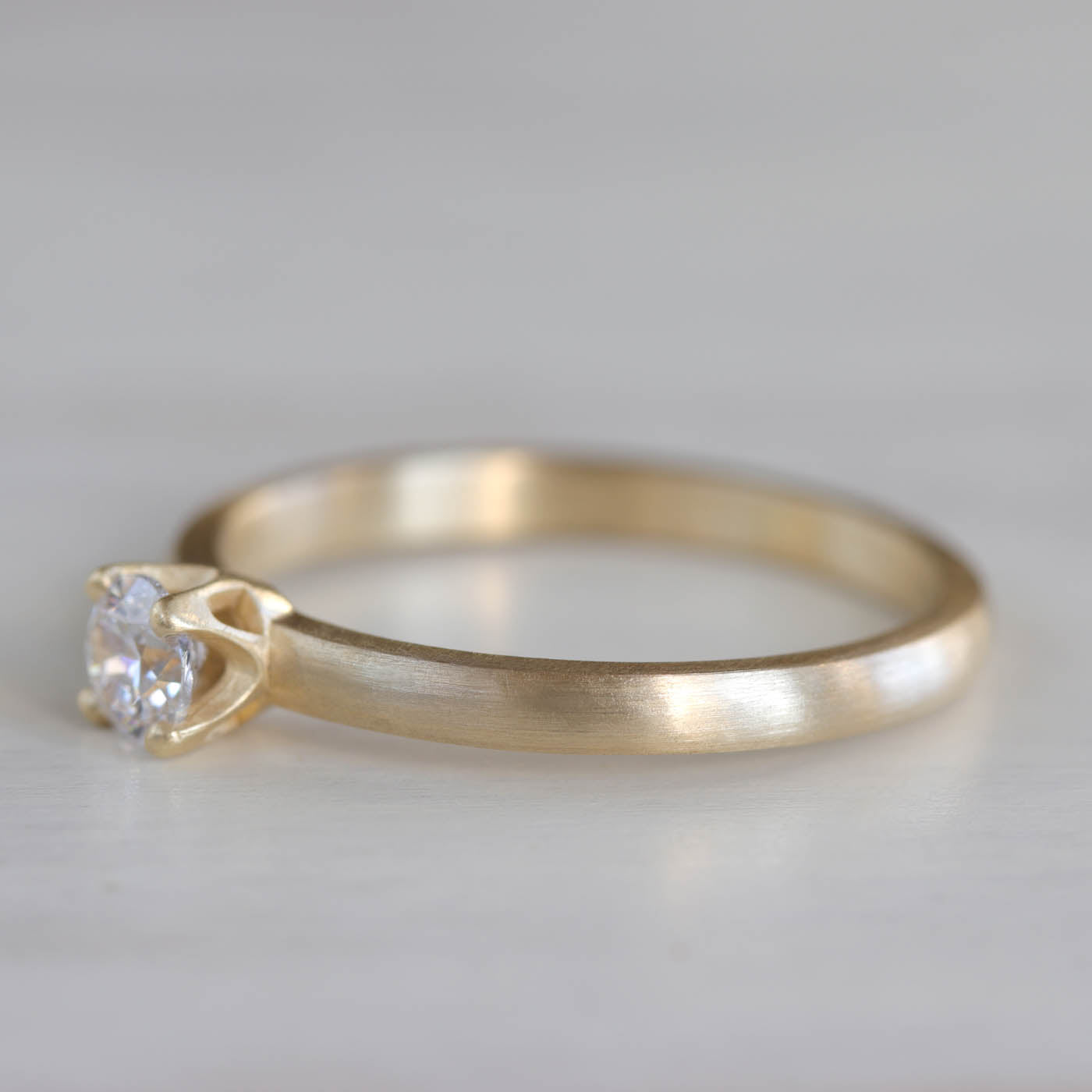 4mm Crown Solitaire •