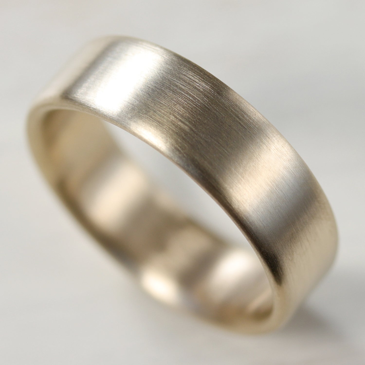 Wide Edgeless Comfort-fit Flat Band •