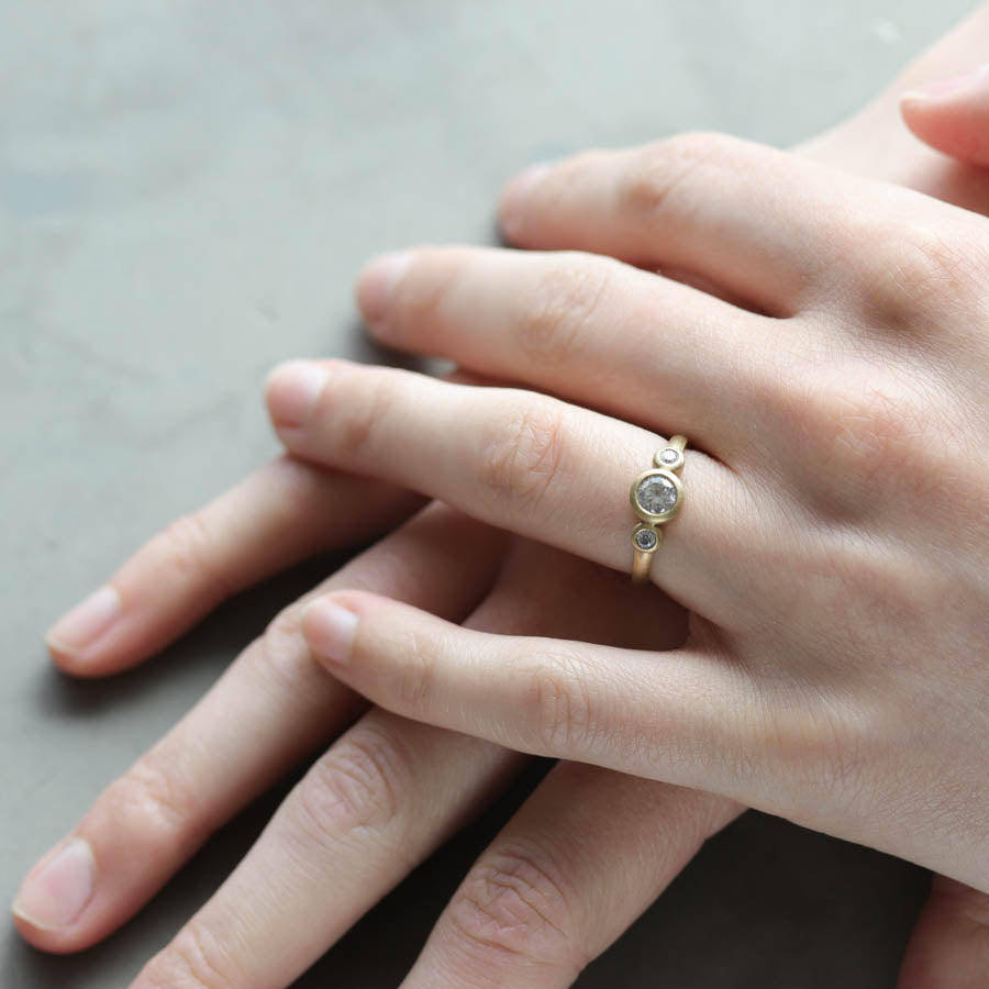 5mm Three Stone Ring, Engagement Ring - Aide-mémoire Jewelry