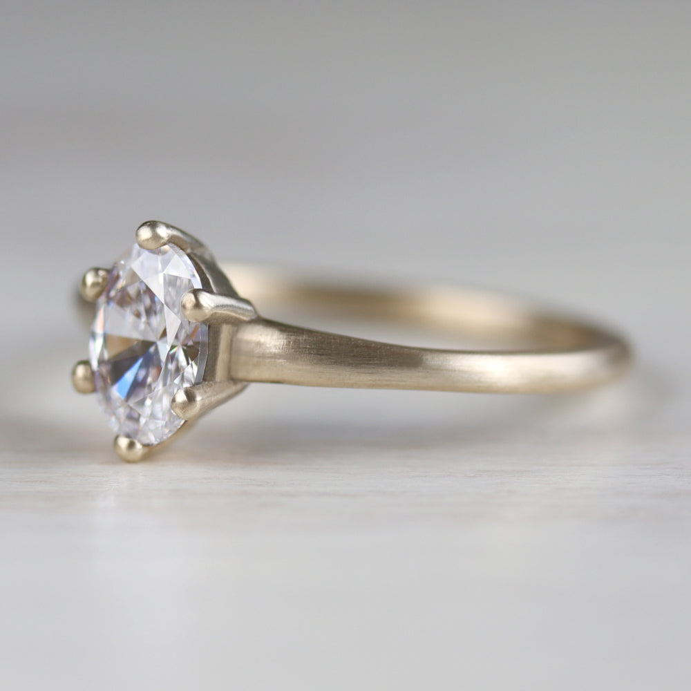 7x5mm Oval Six-Prong Solitaire, Engagement Ring - Aide-mémoire Jewelry