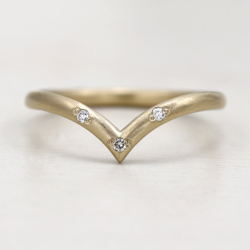 Bead-Set V Contour Band