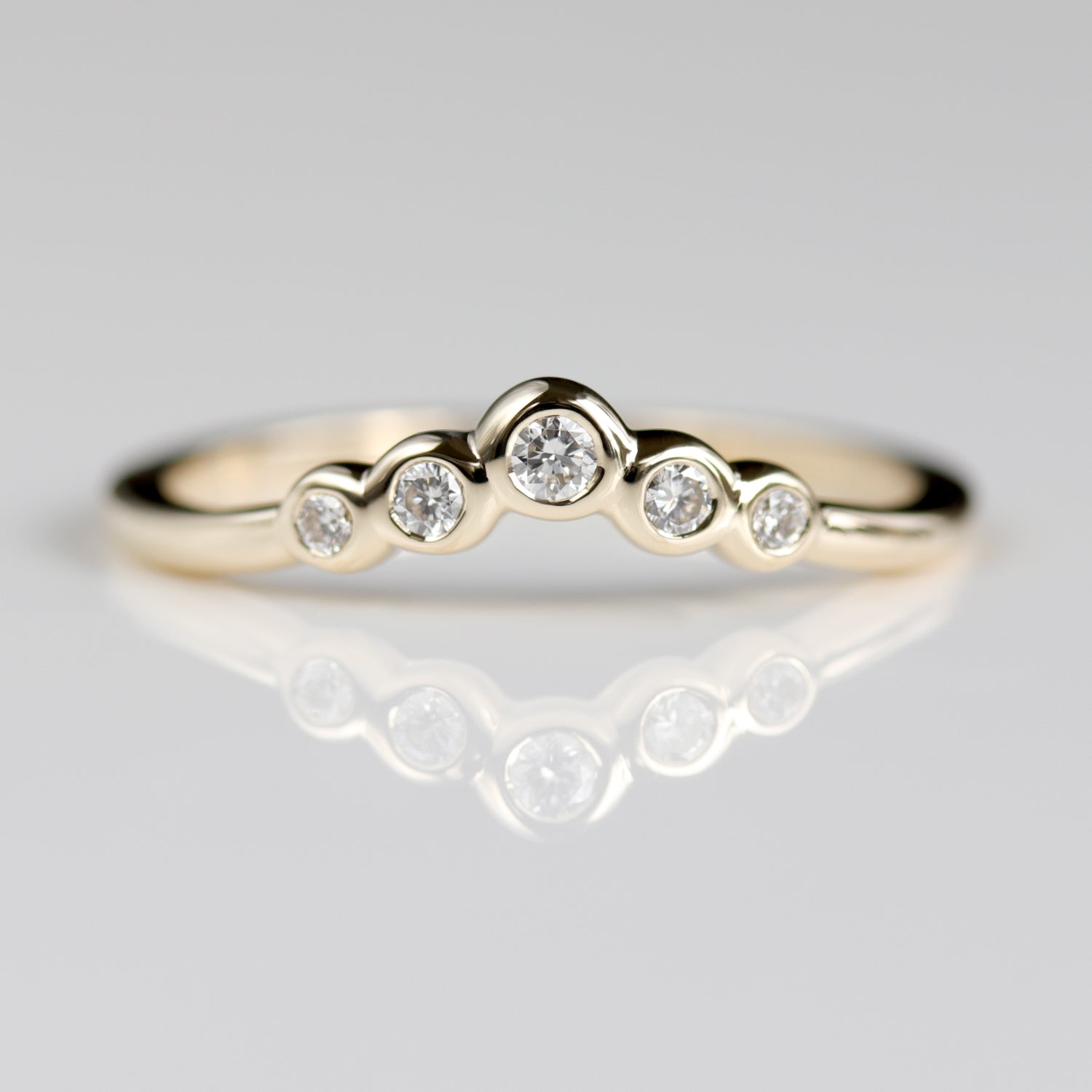 Bezel V Contour Band