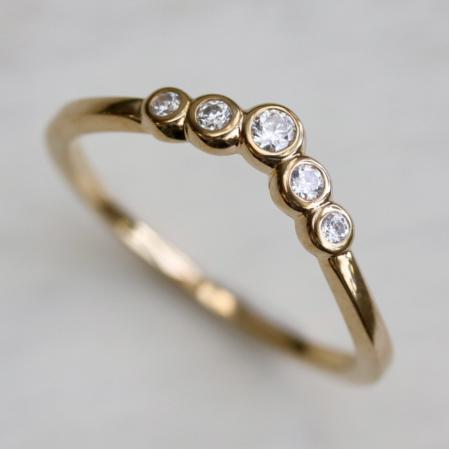 Bezel V Contour Band