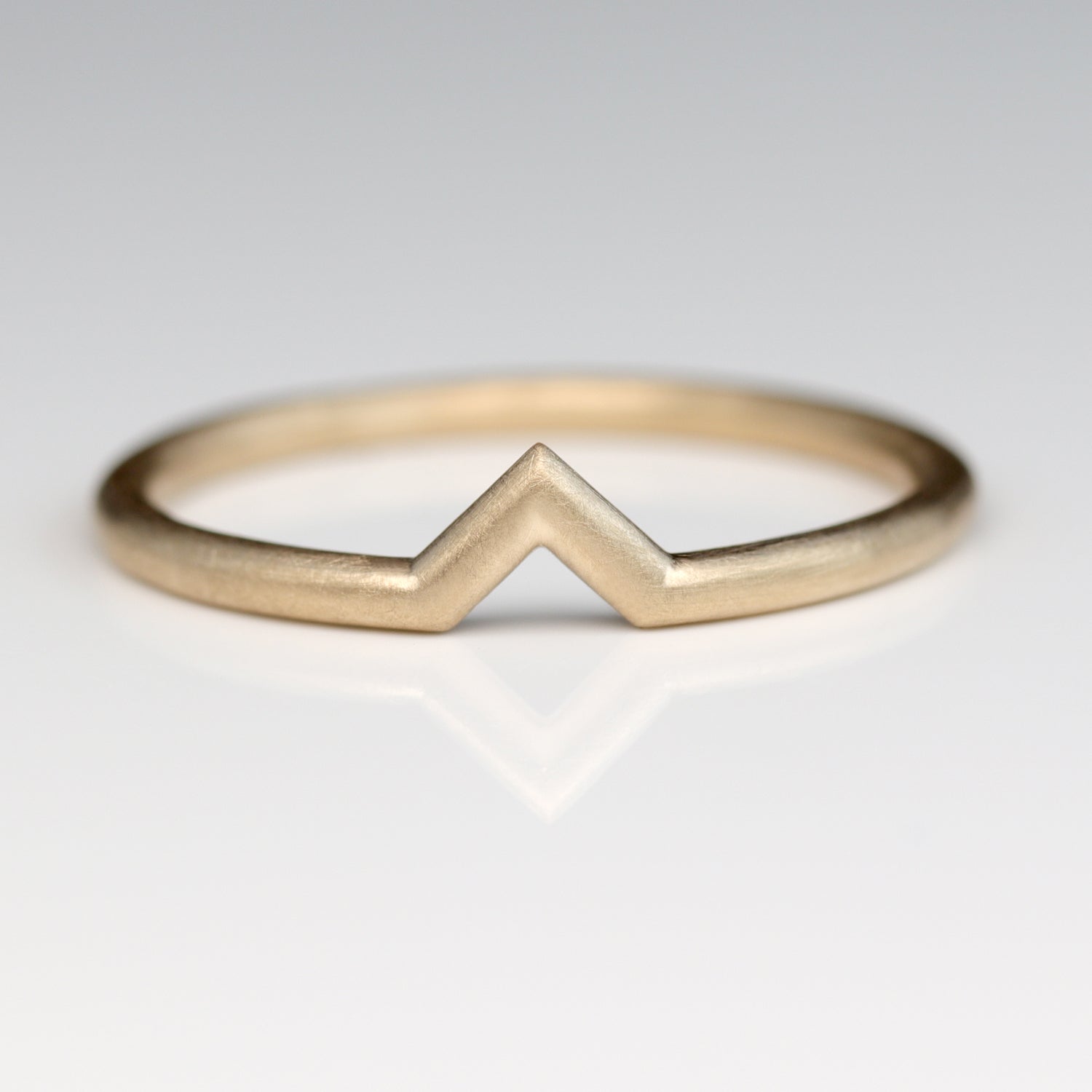 Chevron Contour Band •
