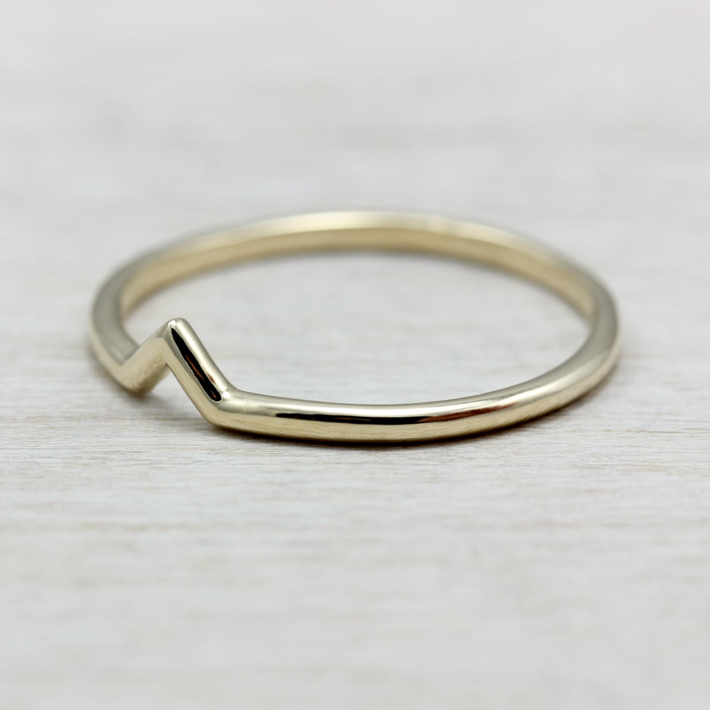 Chevron Contour Band