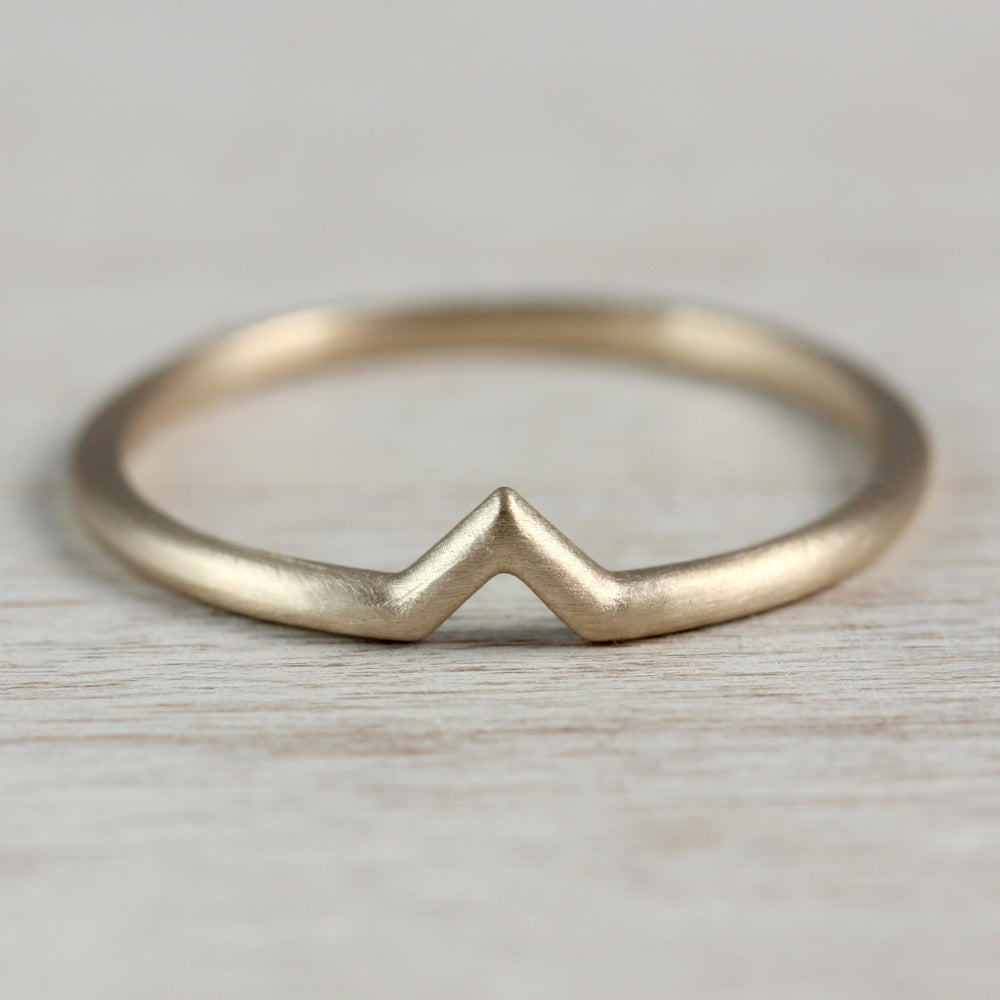 Chevron Contour Band •