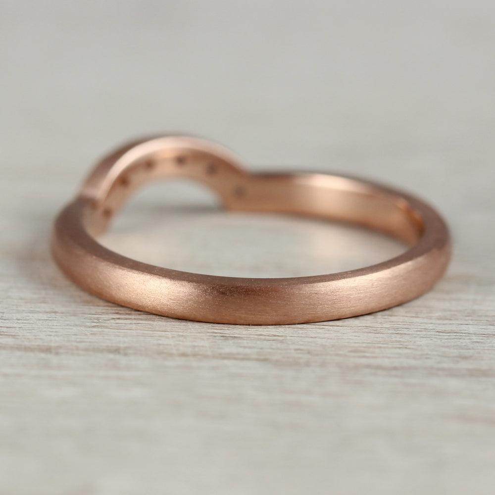 Diamond Half-Circle Contour Band •