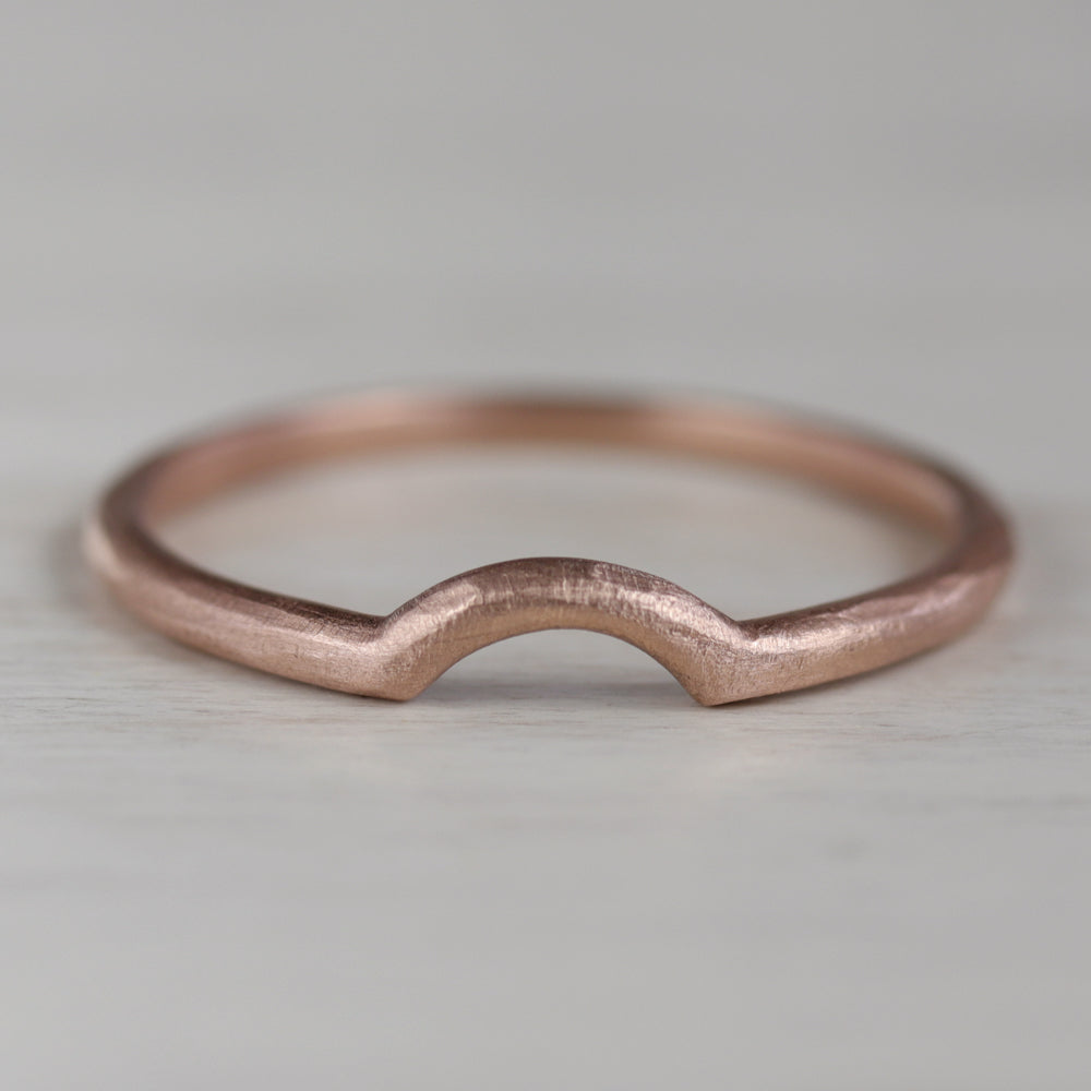 Rustic Texture Half-Circle Contour Band •