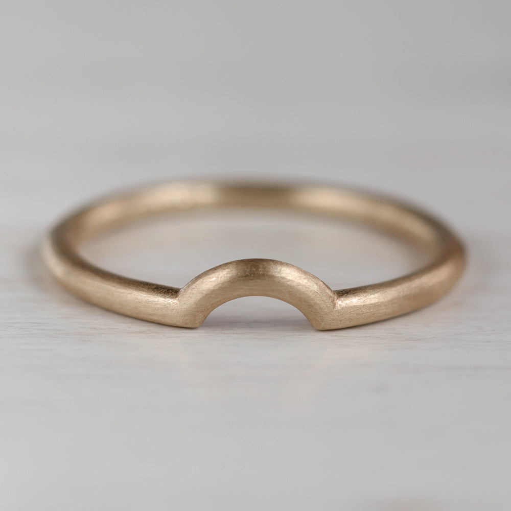 Smooth Half-Circle Contour Band •