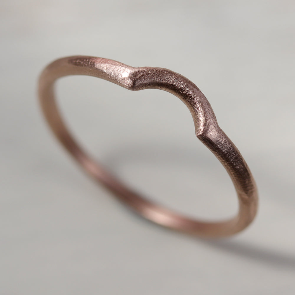 Rustic Texture Half-Circle Contour Band