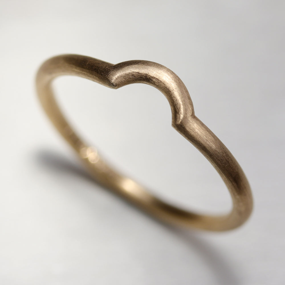 Smooth Half-Circle Contour Band •