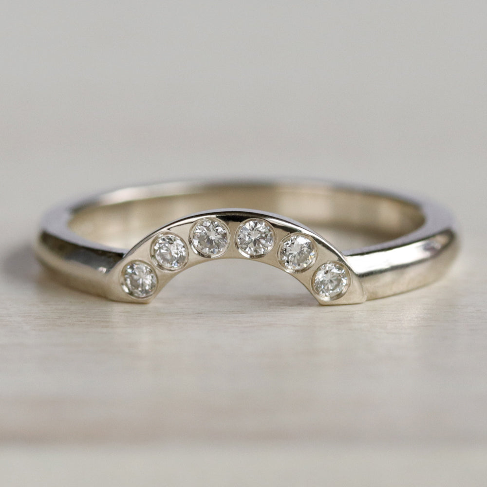 Diamond Half-Circle Contour Band •