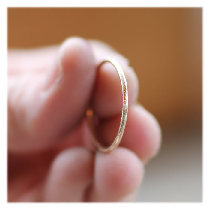 Women's Rustic Textured Round Ring, Women's Wedding Band - Aide-mémoire Jewelry