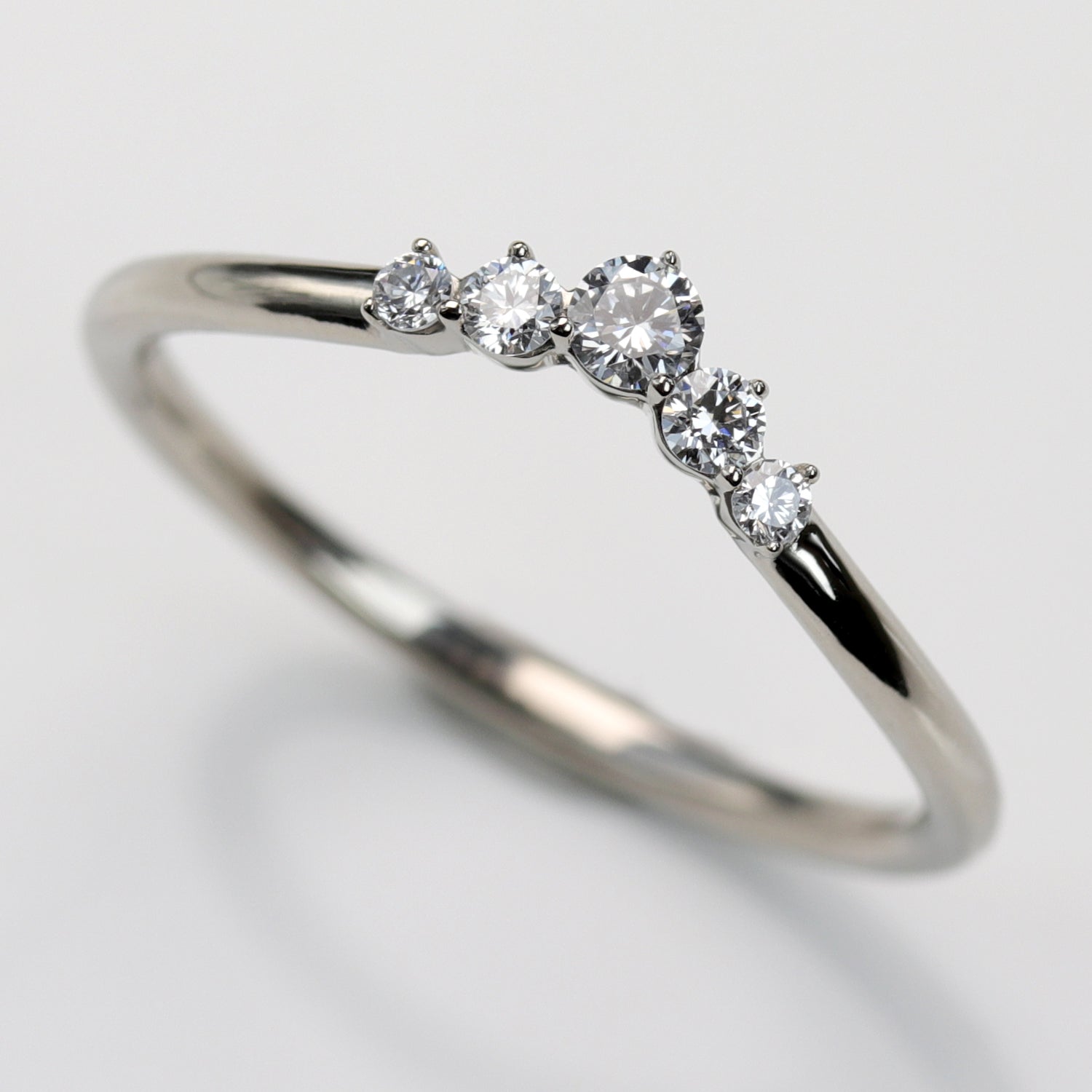 Prong-set Five Stone V Contour Band •