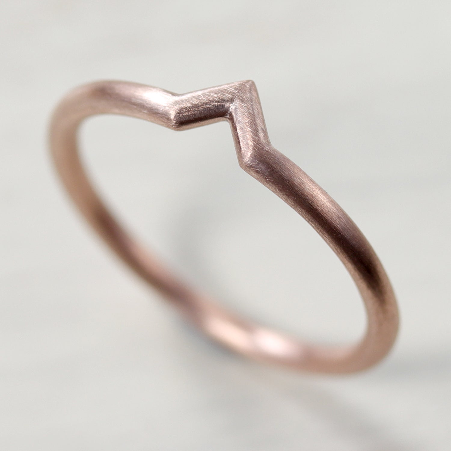 Chevron Contour Band