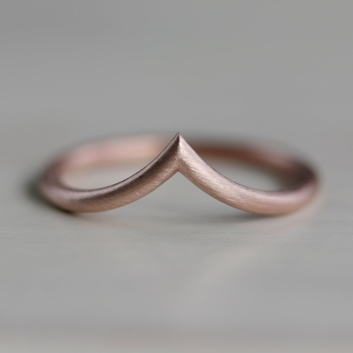 V Contour Band •