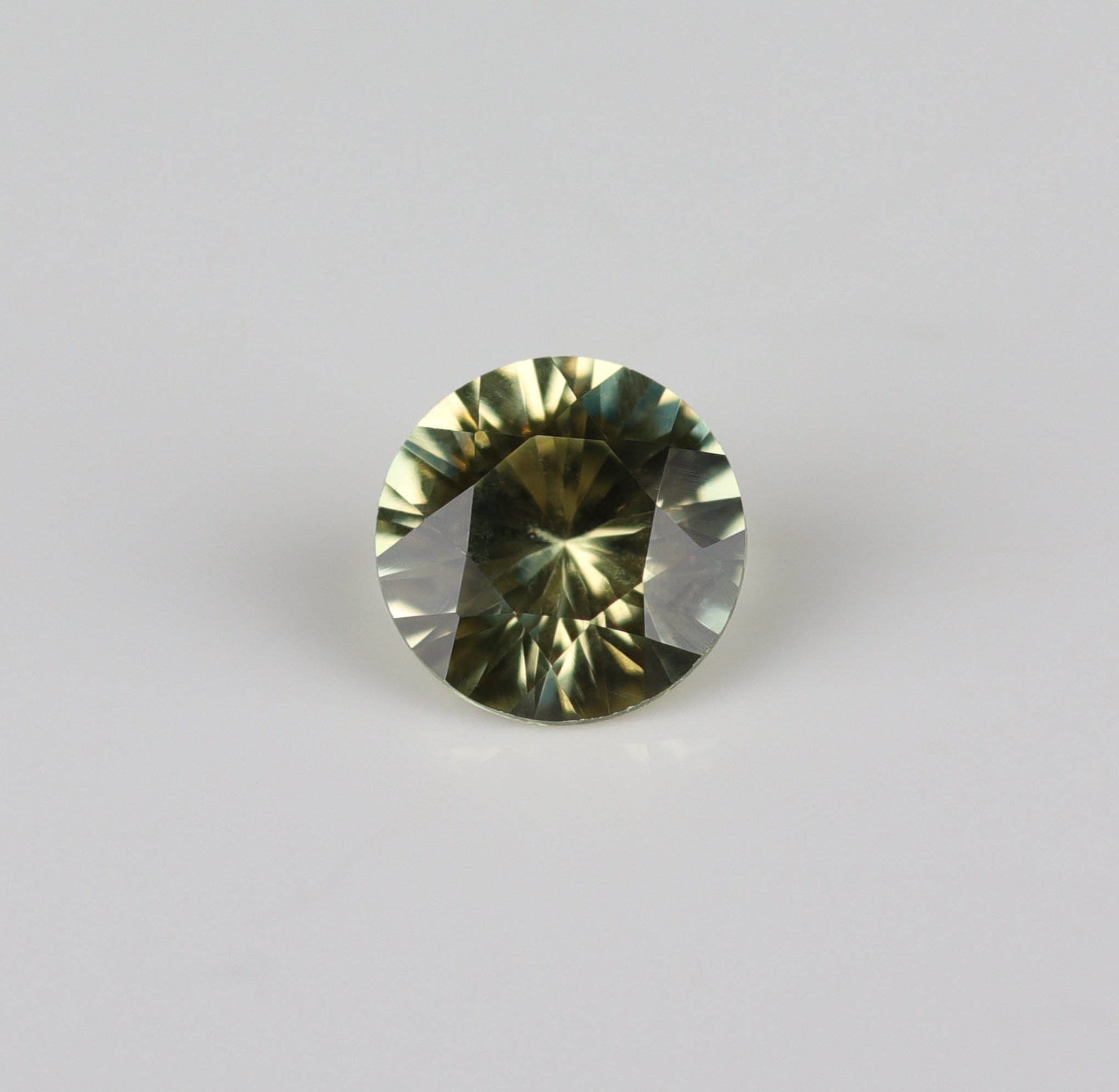 3.5mm Light Yellow Green Australian Sapphire- 104935-1