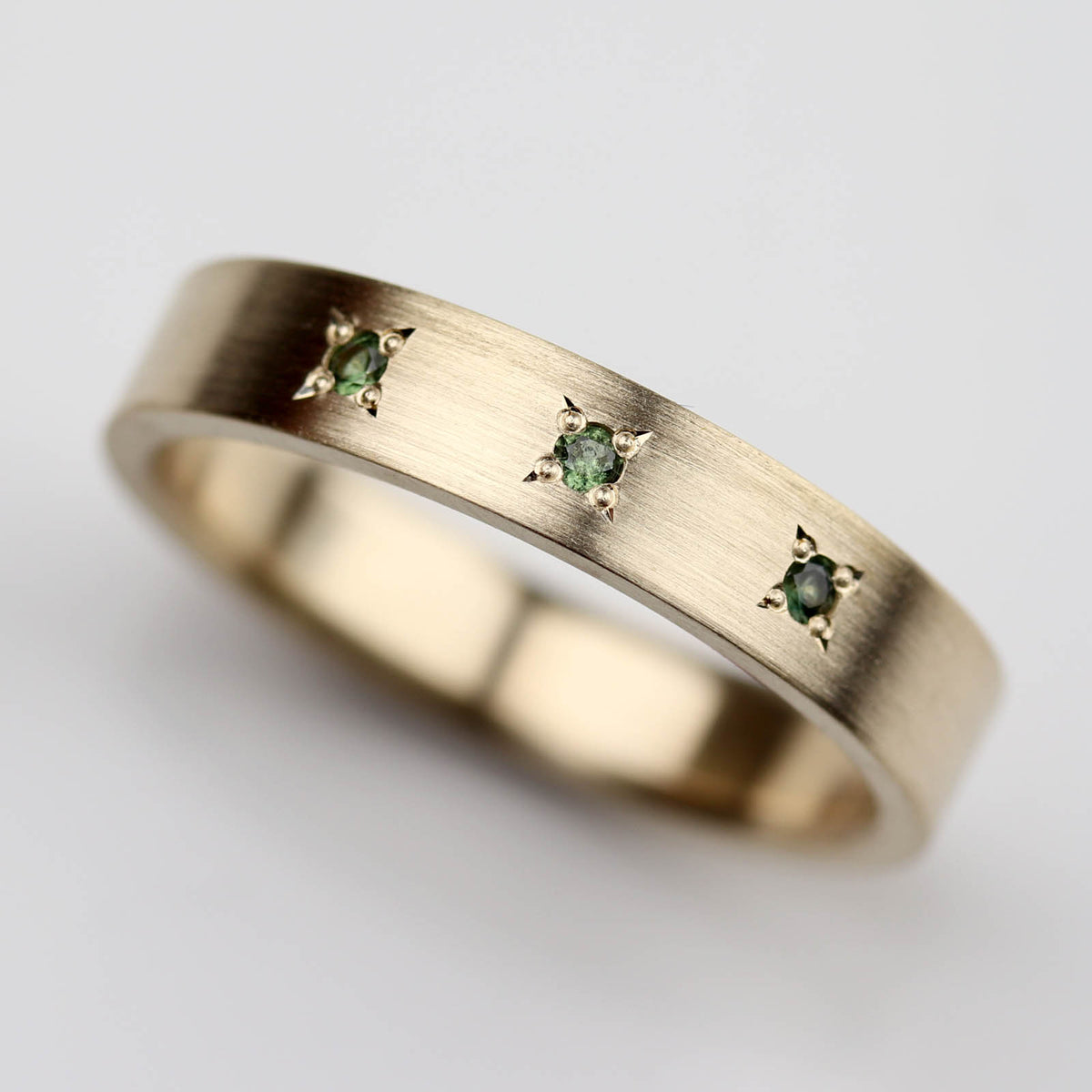 Star-Set Green Sapphire Flat Band