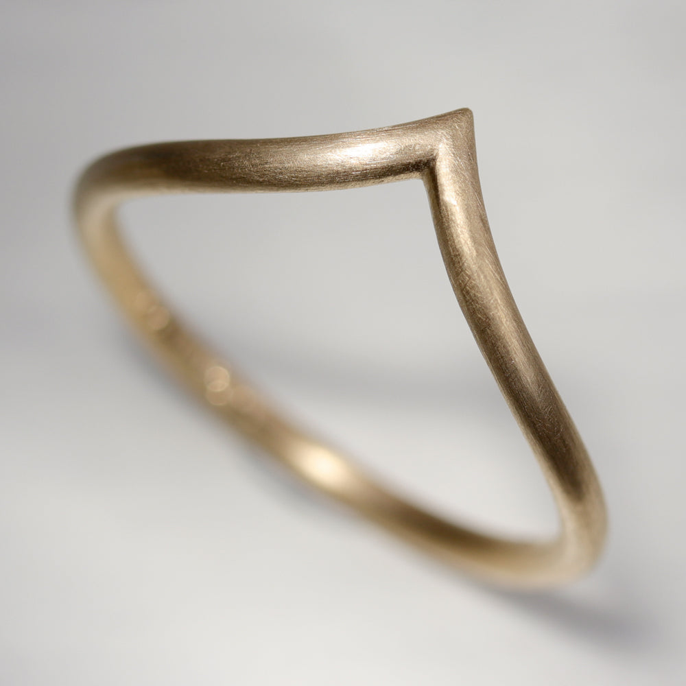 V Contour Band