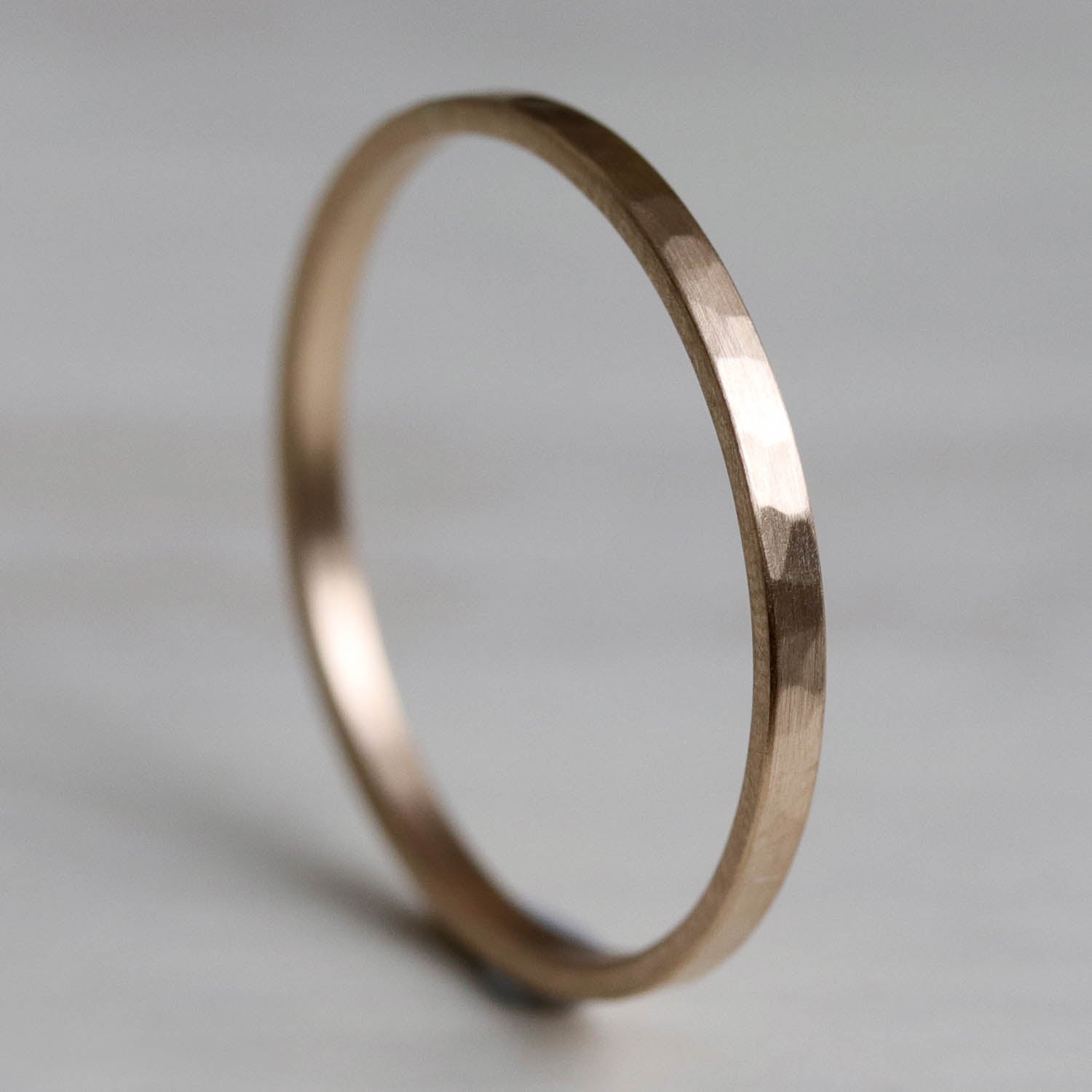 Slim Hammered Texture Flat Band •