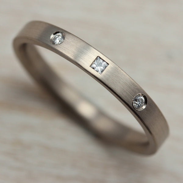 Flush Set Diamond Engagement Ring, Engagement Ring - Aide-mémoire Jewelry