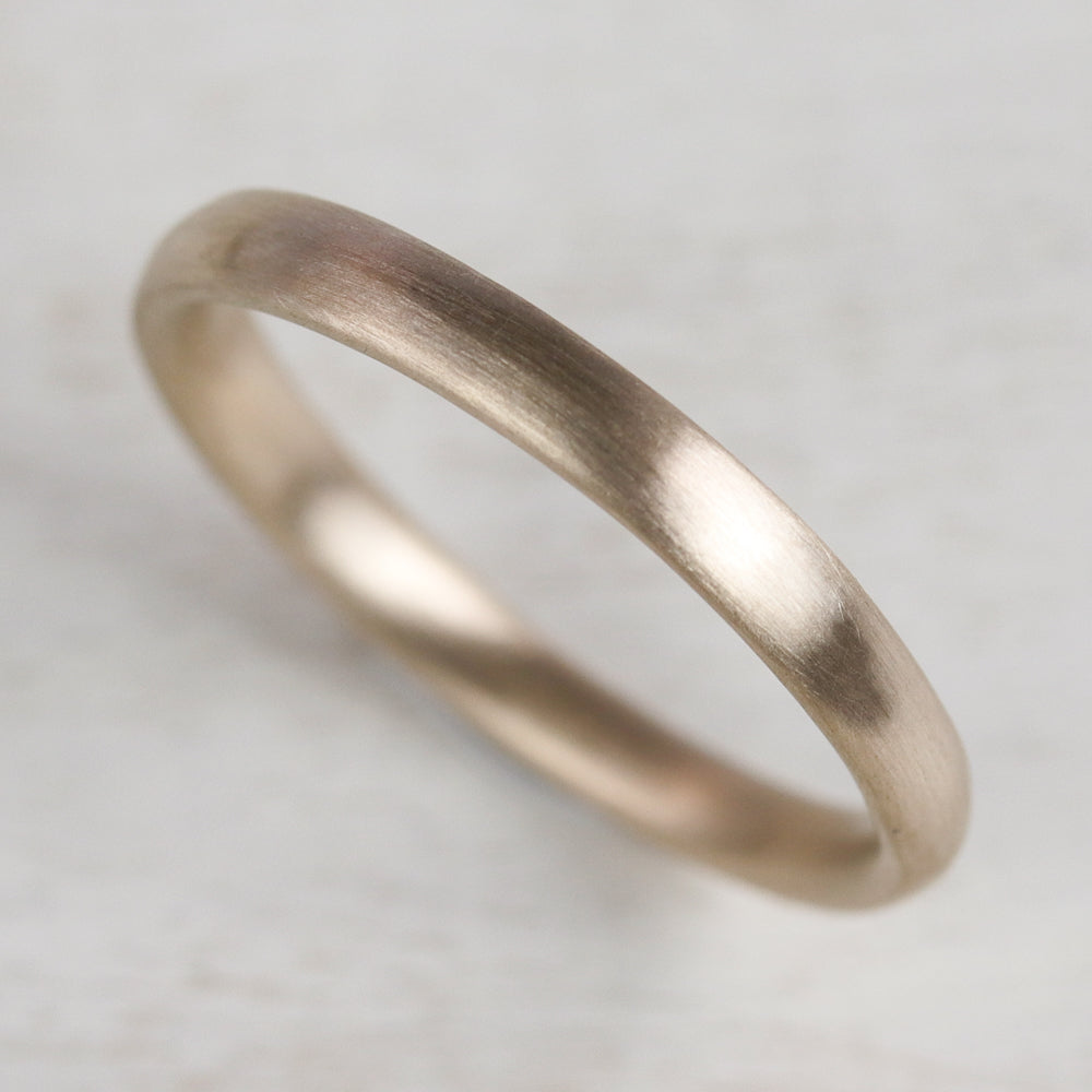 Hand-Carved Classic Wedding Band, Women's Wedding Band - Aide-mémoire Jewelry