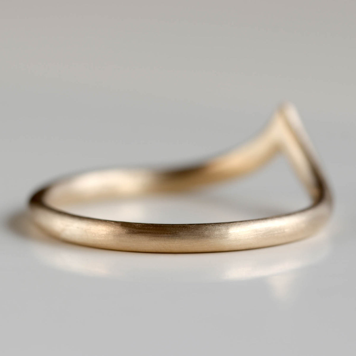 V Contour Band