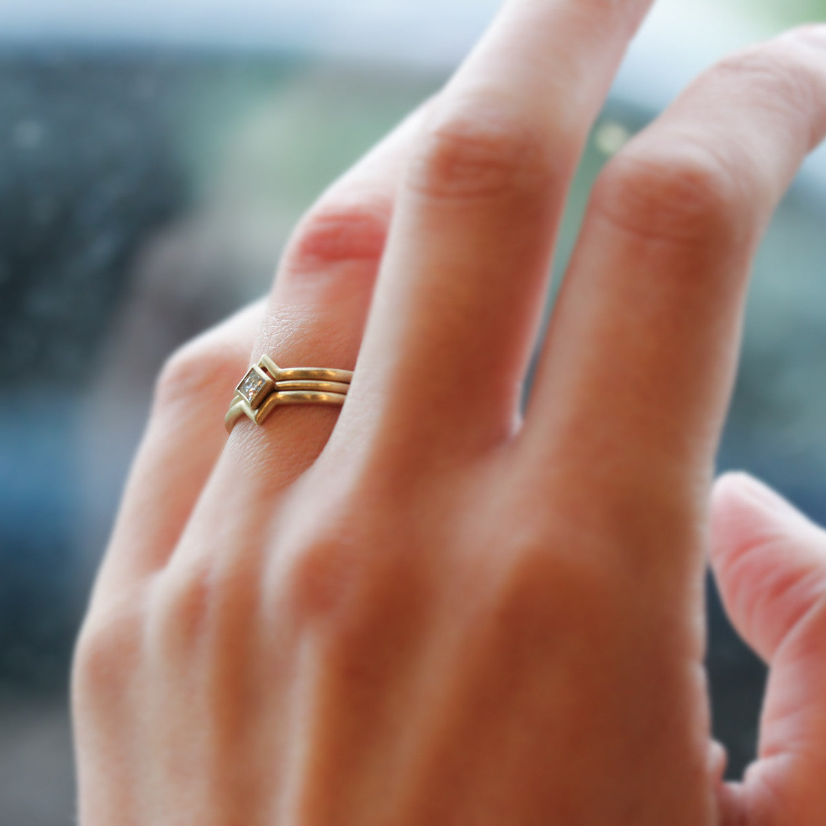 Chevron Contour Band, Women's Wedding Band - Aide-mémoire Jewelry