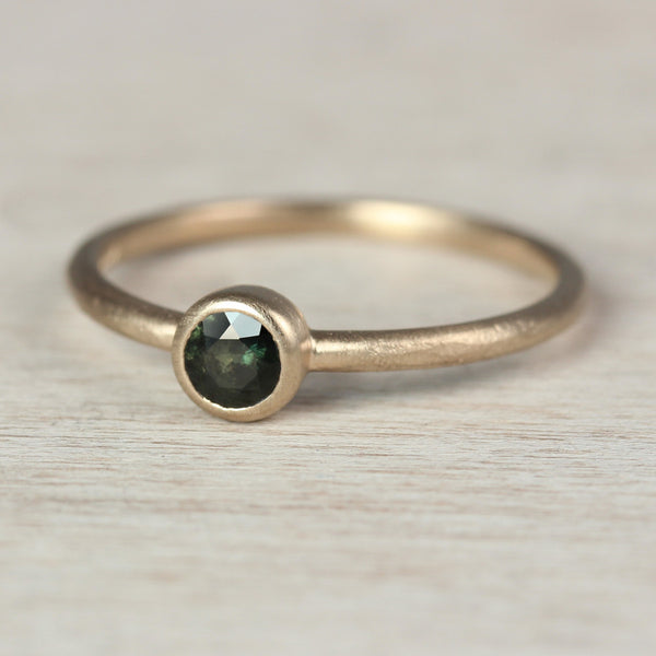 Solitaire with Olive Green Sapphire, Engagement Ring - Aide-mémoire Jewelry