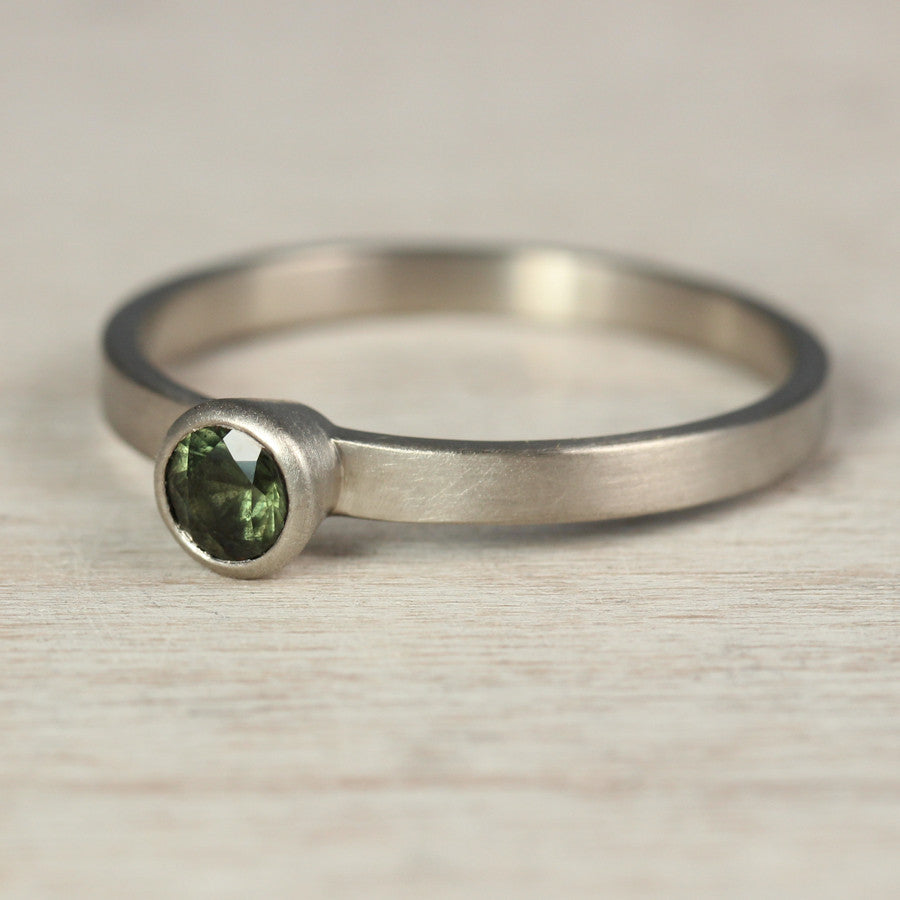 Solitaire with Olive Green Sapphire, Engagement Ring - Aide-mémoire Jewelry