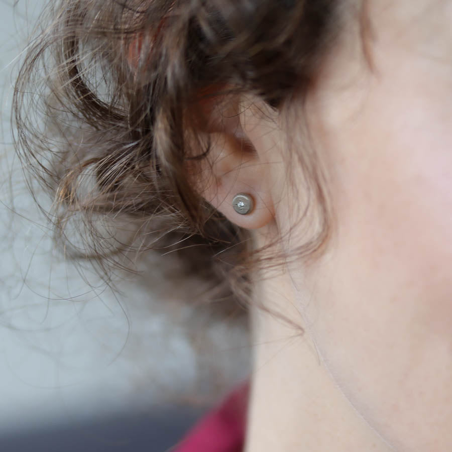 Pin-set Small Pebble Stud Earrings, Earrings - Aide-mémoire Jewelry