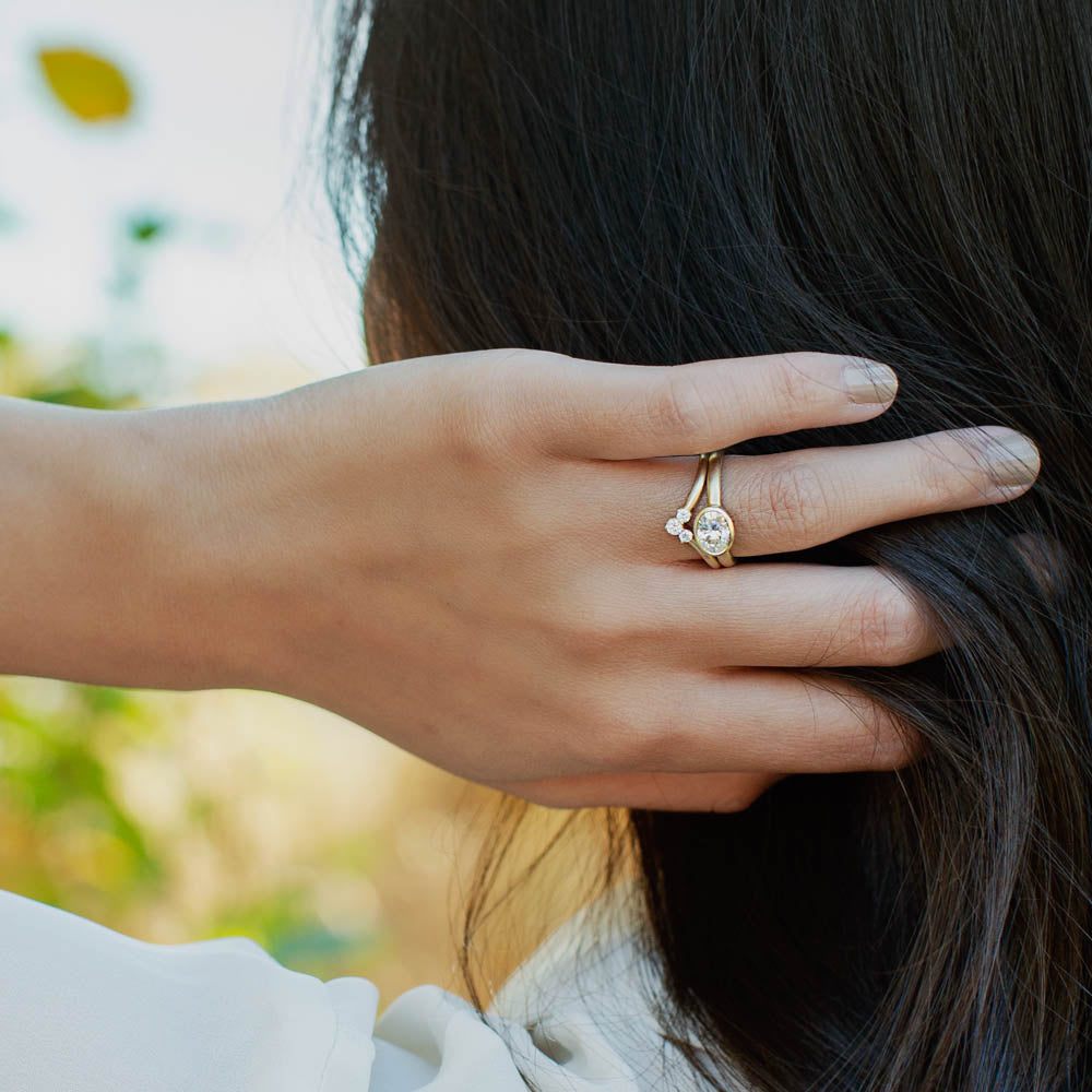 Diamond V Contour Band >7.25, Women's Wedding Band - Aide-mémoire Jewelry