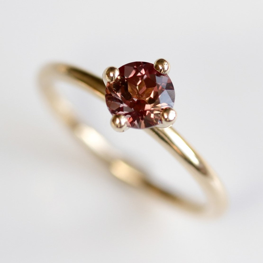 Maroon sapphire discount