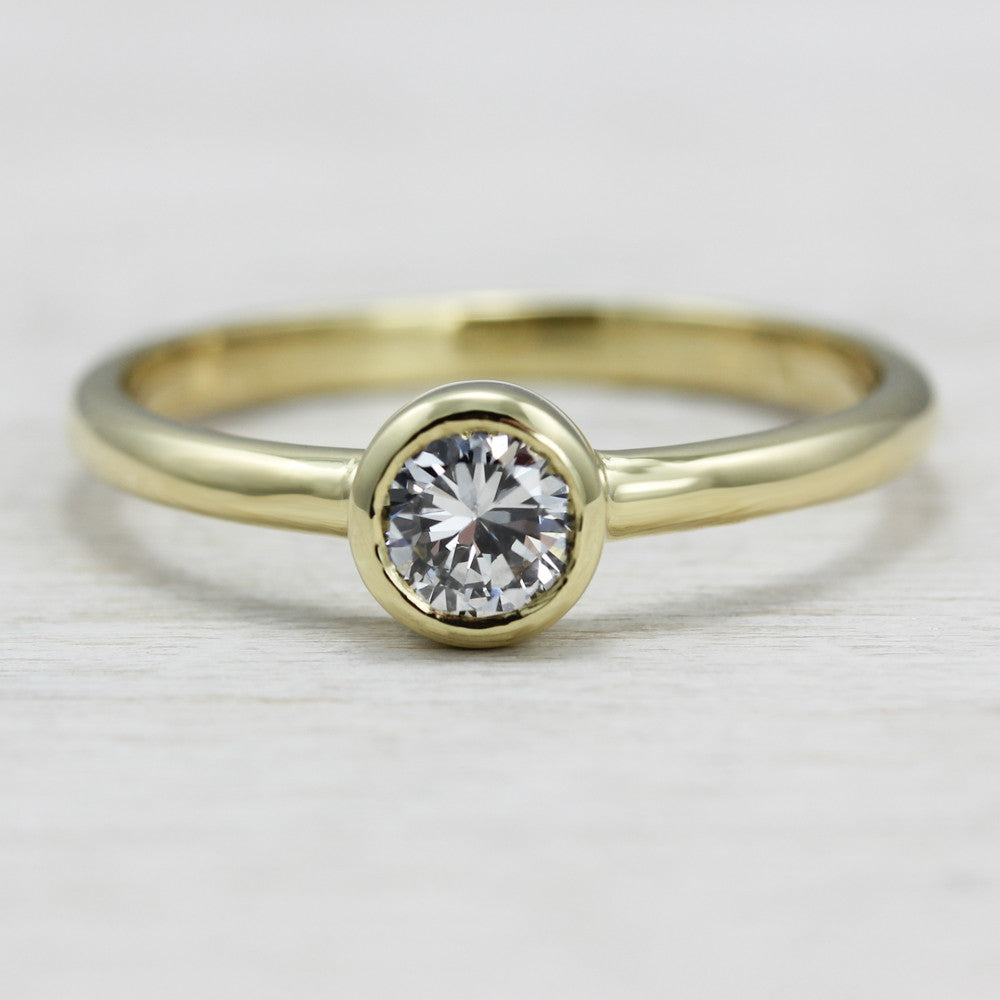 Diamond Solitaire in 18k Yellow Gold, Engagement Ring - Aide-mémoire Jewelry