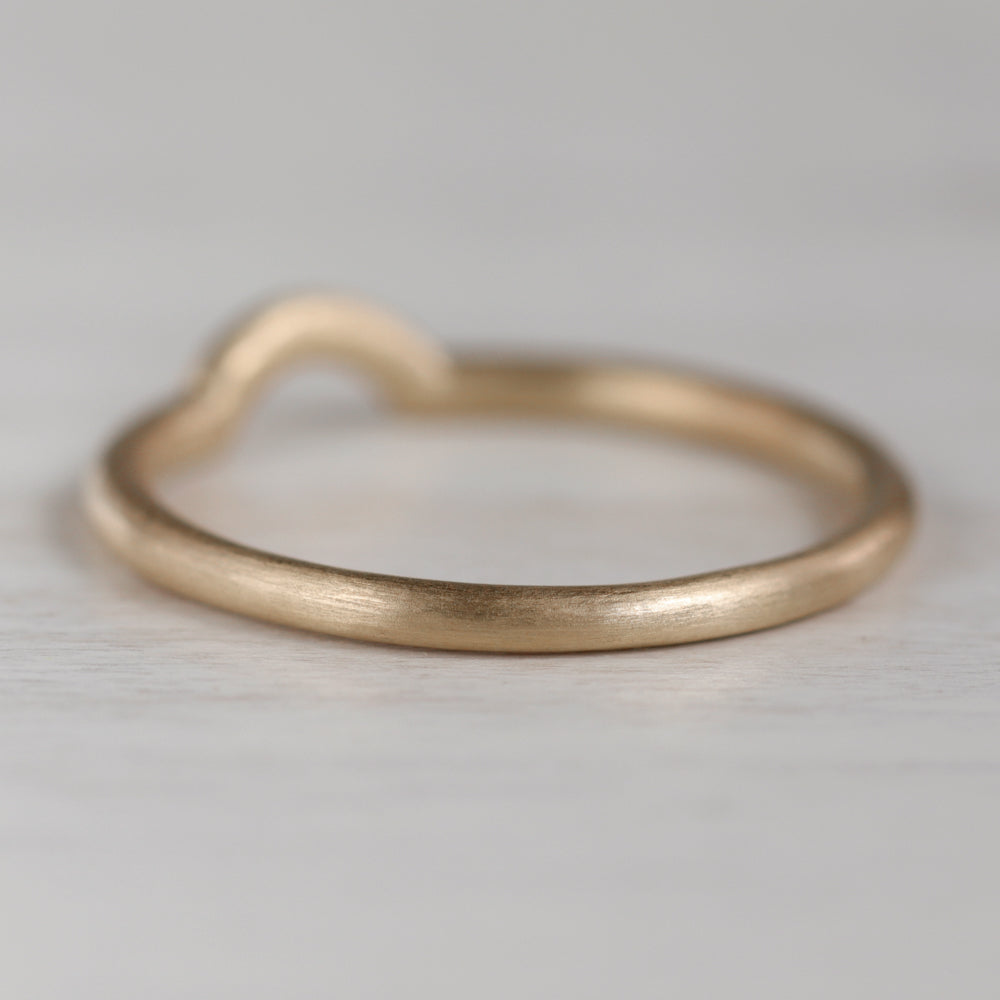 Smooth Half-Circle Contour Band •