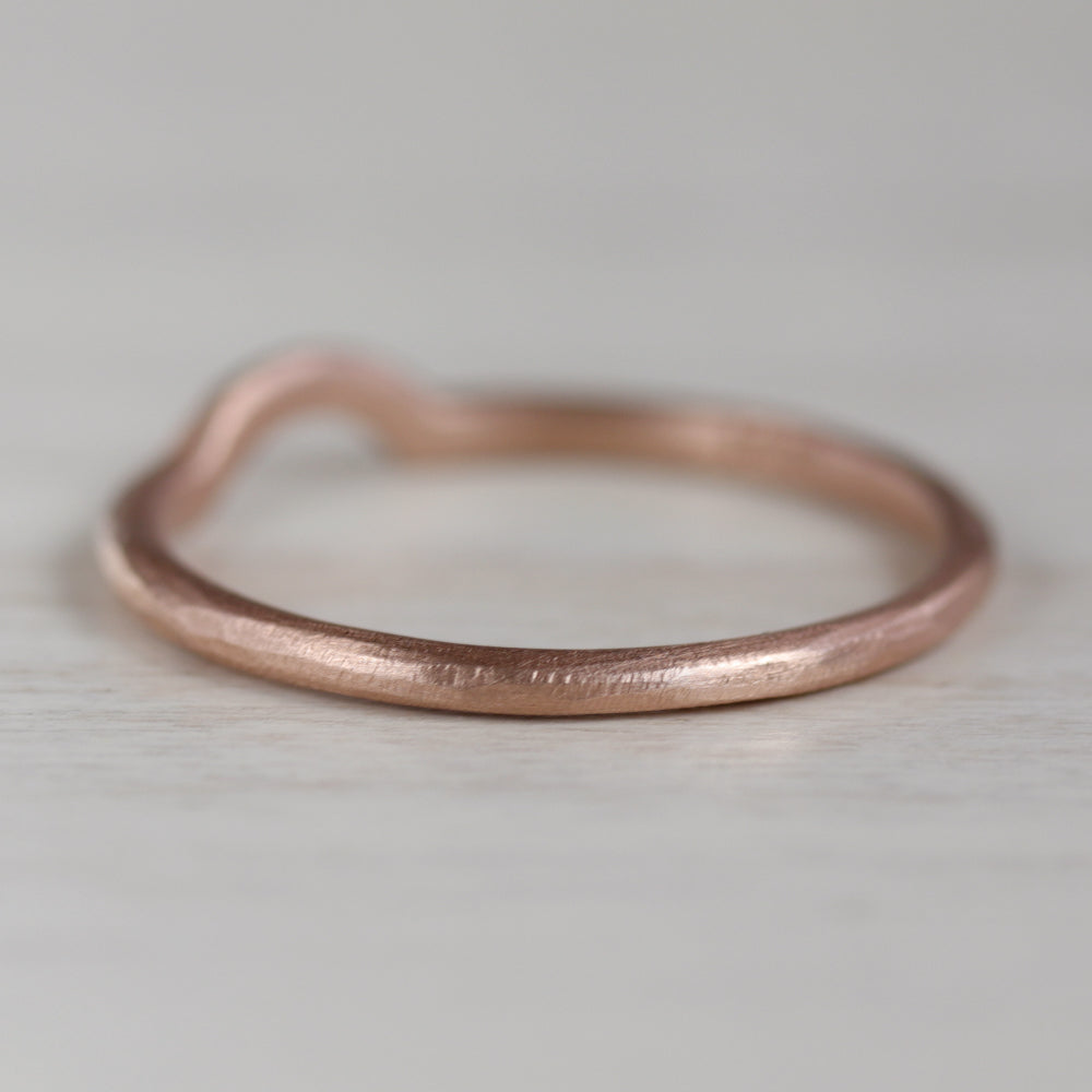 Rustic Texture Half-Circle Contour Band •