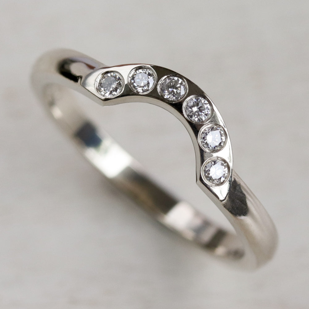 Diamond Half-Circle Contour Band •