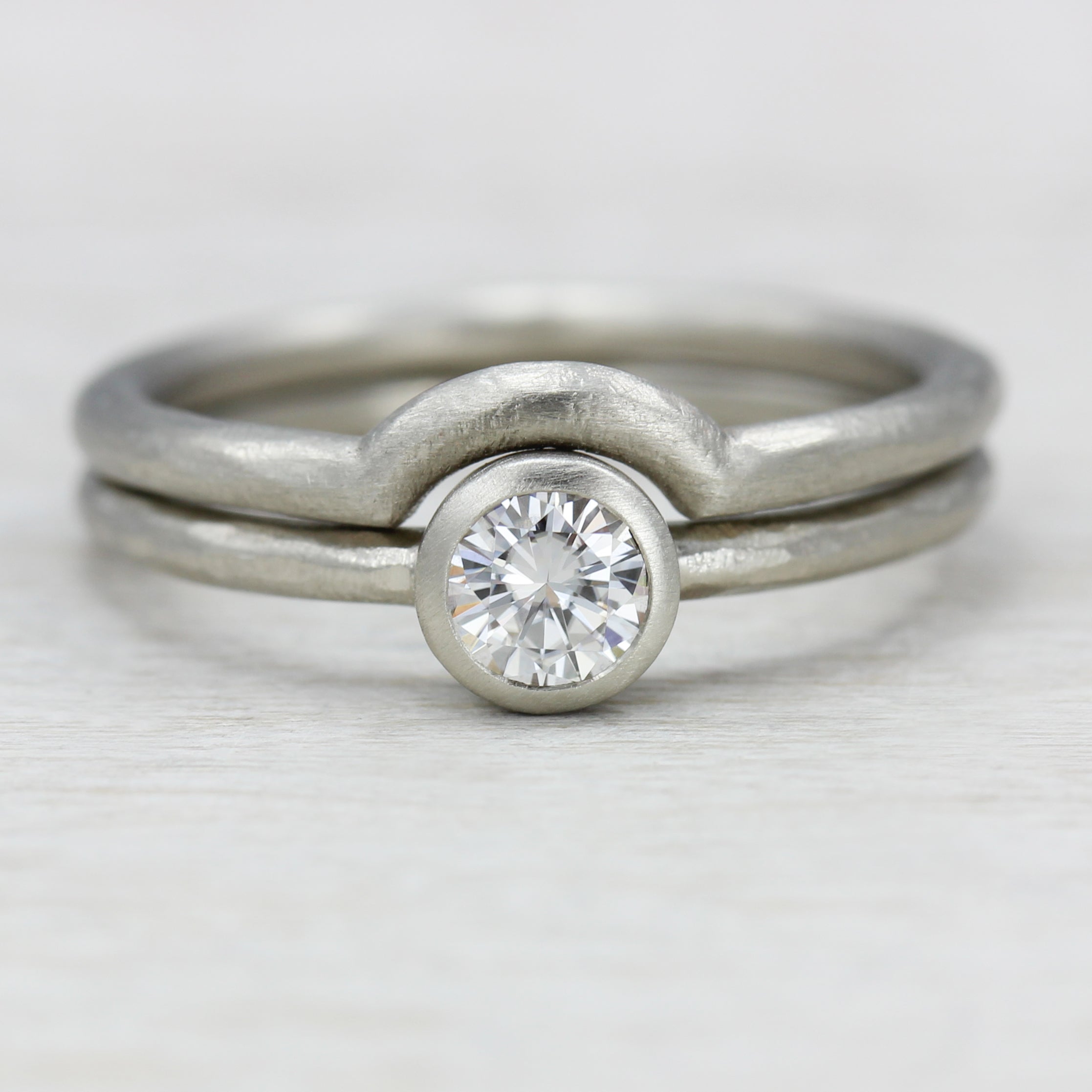 Rustic Texture Half-Circle Contour Band >7.25, Women's Wedding Band - Aide-mémoire Jewelry