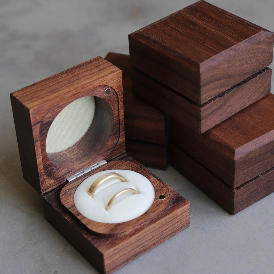 Handmade & Sustainable Walnut Ring Boxes, ring box - Aide-mémoire Jewelry