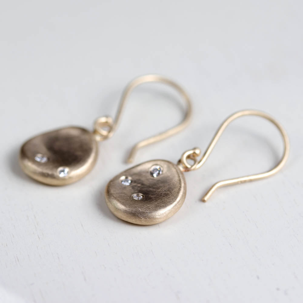 Medium Sculpted Disc Diamond Dangle Earrings, Earrings - Aide-mémoire Jewelry
