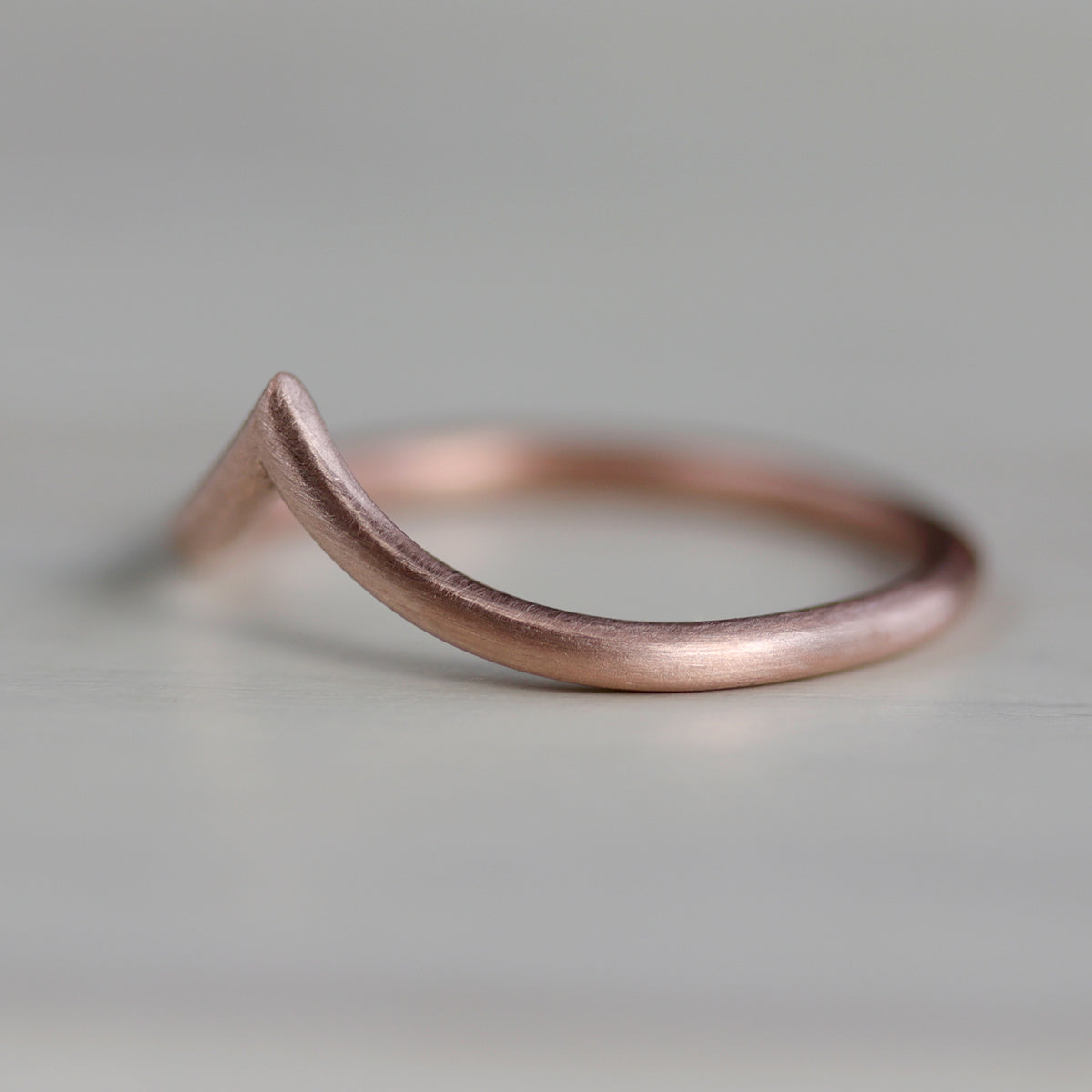 V Contour Band •
